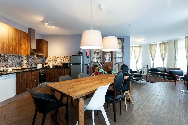 Gasthuis Bcharming House 3*