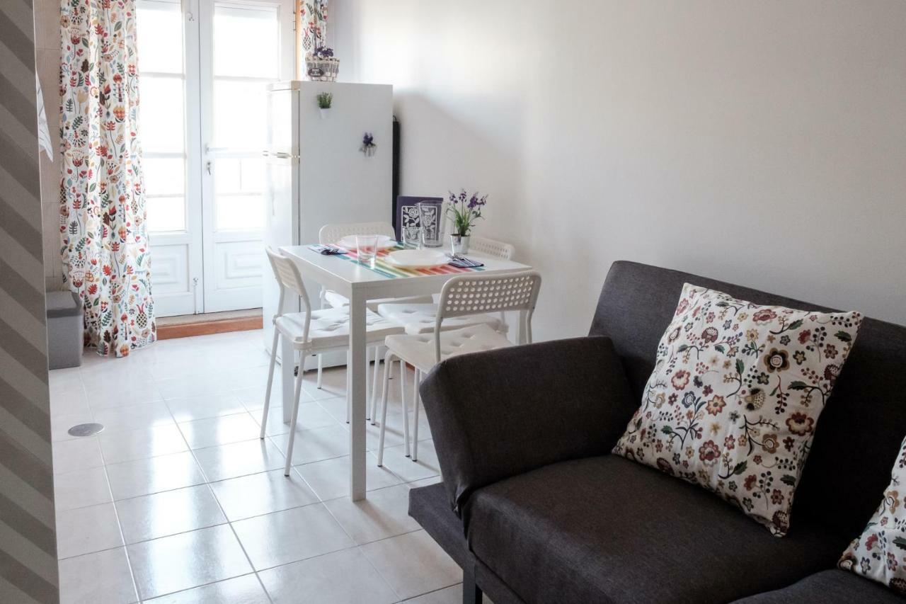 With Balcony In The Square Apartment Porto