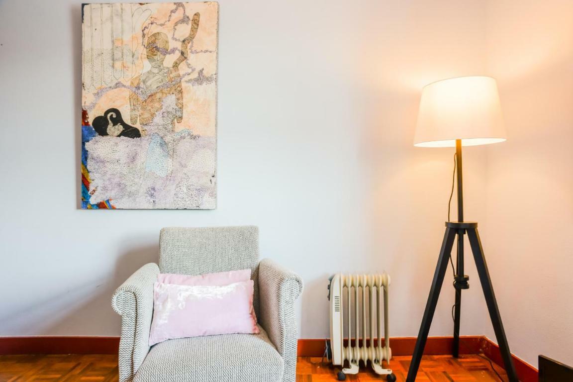 By River Apartment *