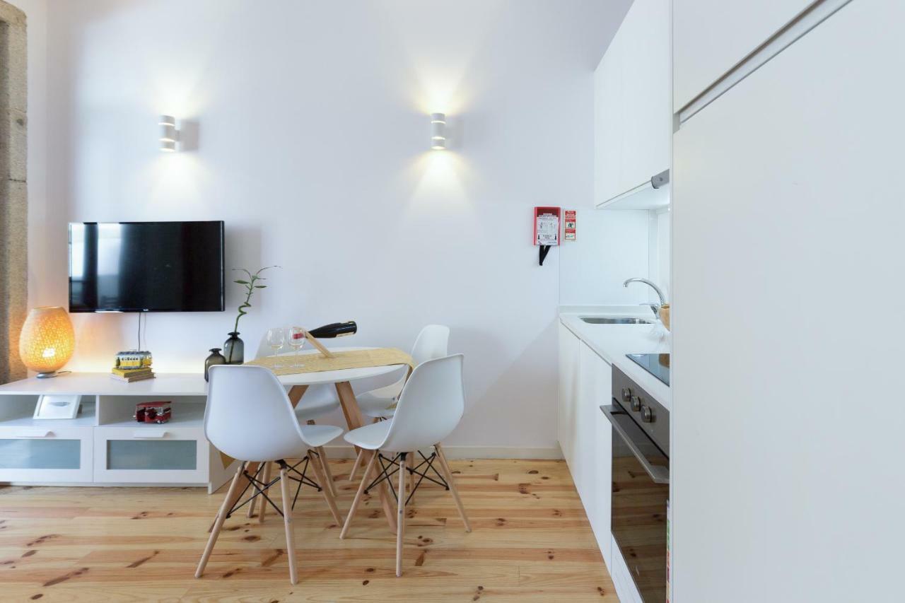 Apartment Spacious Bright Flat With Terrace By Host Wise