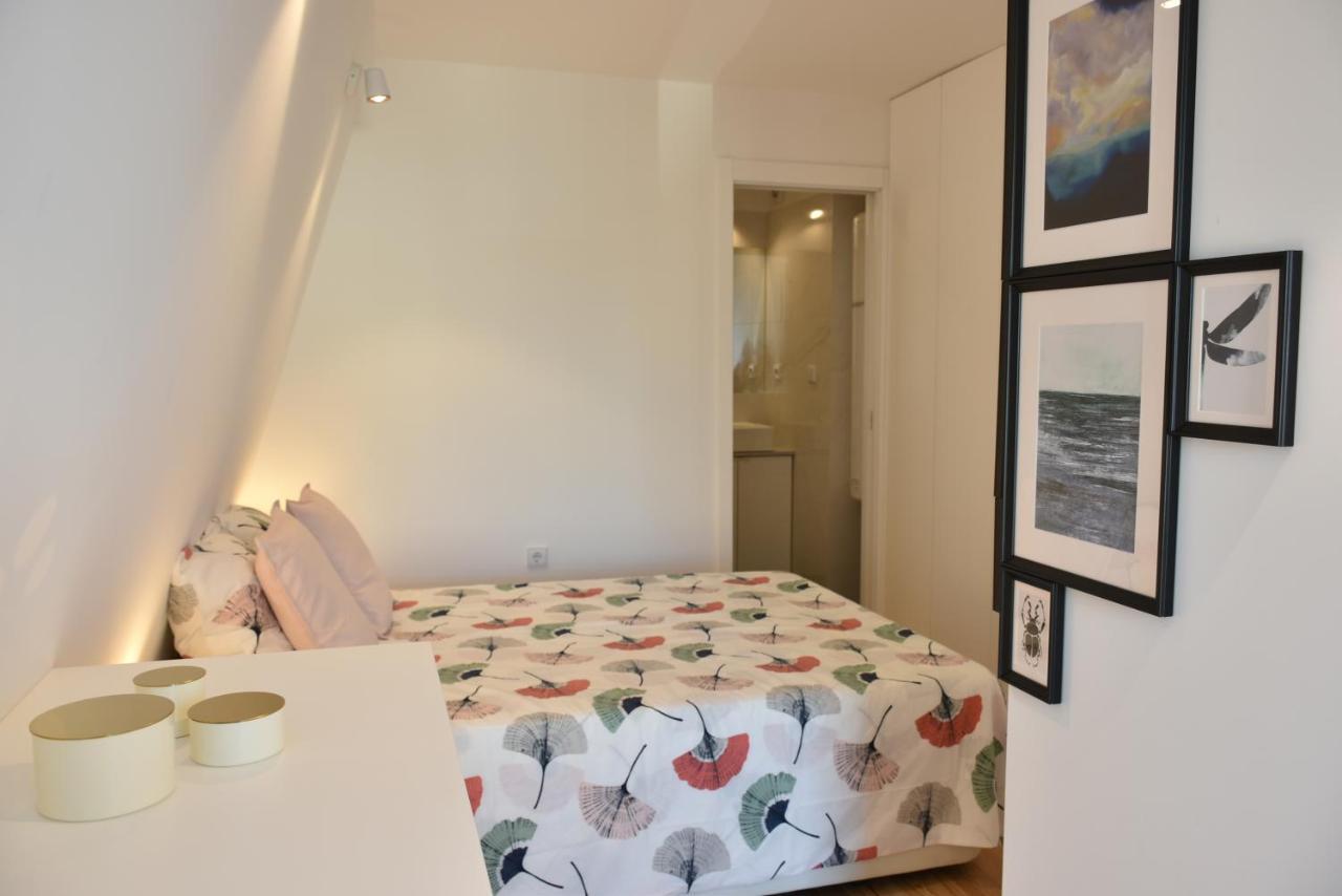 Sunny Penthouse Whith Balcony 9min Walk Main Station Apartment Porto