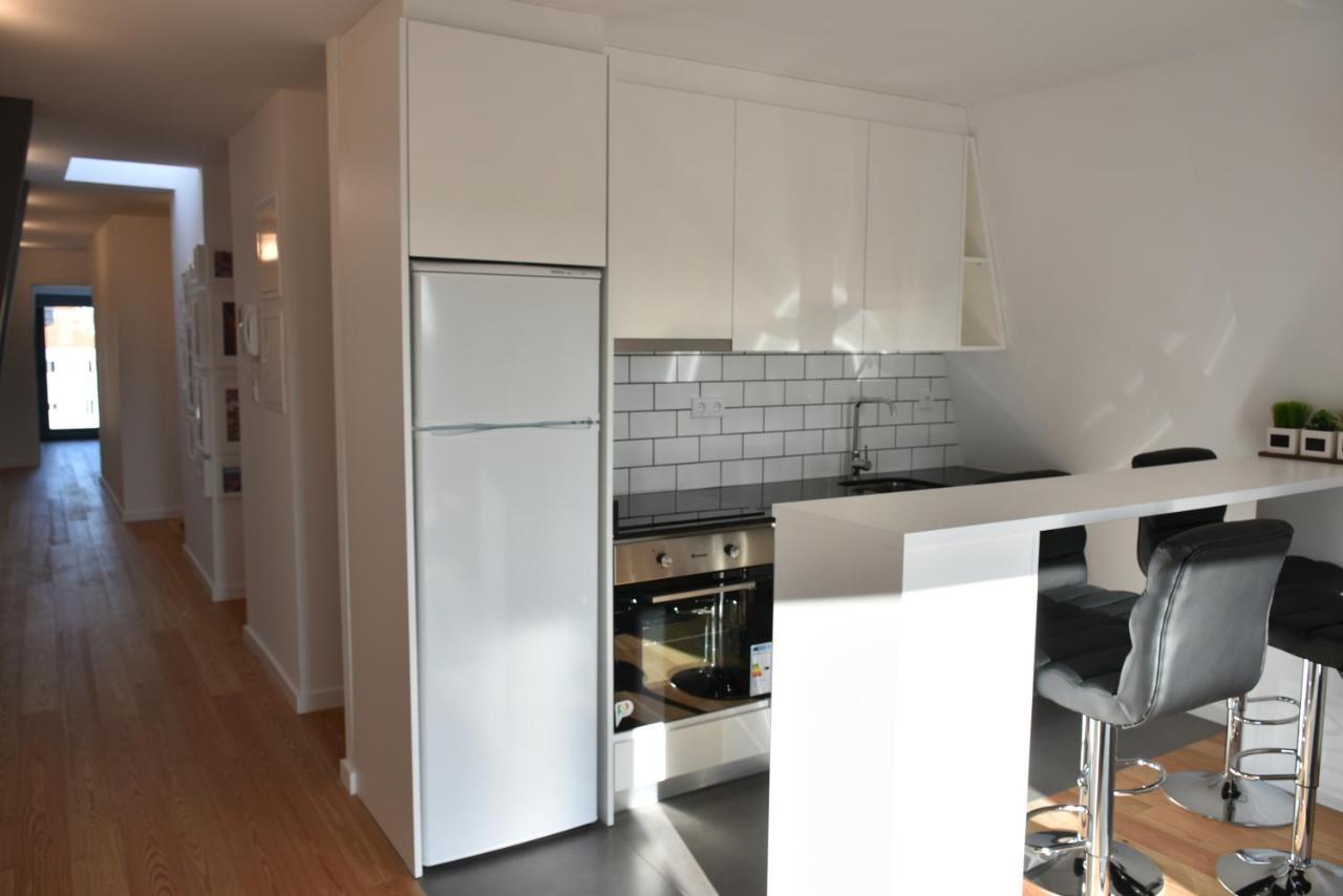 Apartment Sunny Penthouse Whith Balcony 9min Walk Main Station