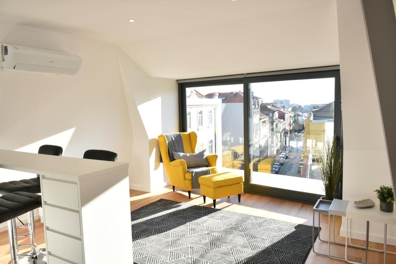 Sunny Penthouse Whith Balcony 9min Walk Main Station Apartment Porto