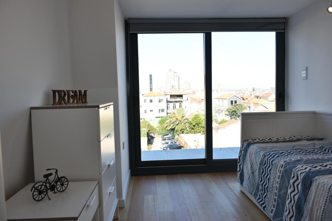 Apartment Sunny Penthouse Whith Balcony 9min Walk Main Station Porto