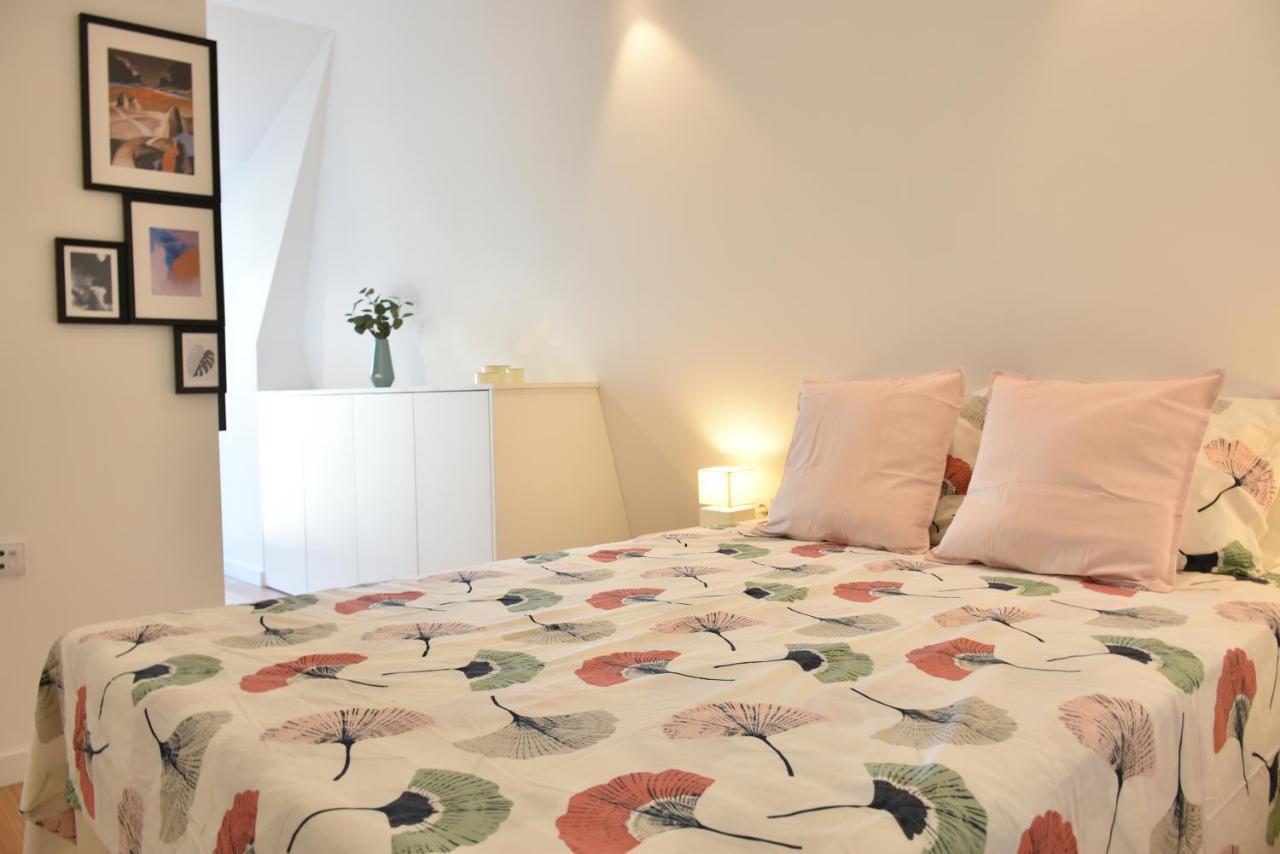 Sunny Penthouse Whith Balcony 9min Walk Main Station Porto