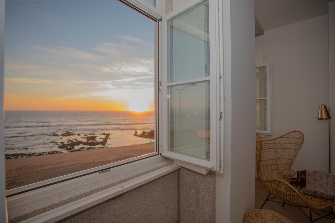 Liiiving In - Luxury Beachfront Apartment