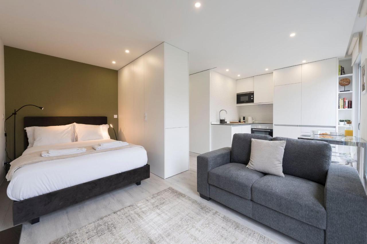 Lovelystay - Modern Loft With Gym & Free Parking Minutes Away From Cbd Apartment