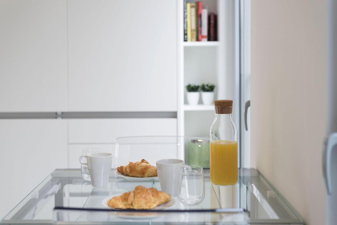 Lovelystay - Modern Loft With Gym & Free Parking Minutes Away From Cbd Apartment *