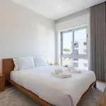 Lovelystay - Downtown Modern 2Br Flat With Free Parking