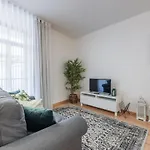 Lovelystay - 1Br Flat W Ac And Balcony By Aliados