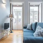 Lovelystay - Porto Windows With Ac By Central Station