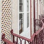 Lovelystay - Porto Windows With Ac By Central Station