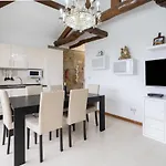 Trendy Flats - Instaworthy River View By Host Wise