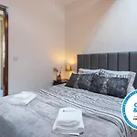 Trendy Flats - Instaworthy River View By Host Wise
