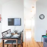 Lovelystay - Cozy 1Br In Santa Catarina W/ Balcony