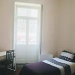 Vintage Downtown Apartment With Patio
