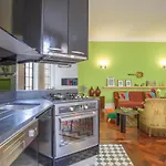 Vintage Downtown Apartment With Patio