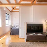 Newly Renovated Cozy Central Loft W/ Ac By Lovelystay