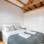 Newly Renovated Cozy Central Loft W/ Ac By Lovelystay