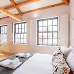 Newly Renovated Cozy Central Loft W/ Ac By Lovelystay