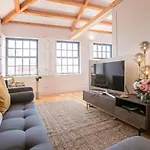 Newly Renovated Cozy Central Loft W/ Ac By Lovelystay