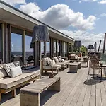 Deluxe Condominium With Ocean View