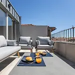 Luminous Premium Loft W/Ac & Terrace By Lovelystay