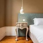 Guesthouse Bonjardim Suites By Lovelystay
