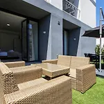 Superb 1Br Flat W/ Garden, Ac & Free Parking By Lovelystay