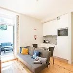 Central Studio W/ Pool, Ac & Patio By Lovelystay