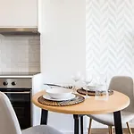 Elegant Studio W/ Ac & Balcony By Lovelystay