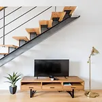 Bright 3Br Flat W/ Ac In City Center By Lovelystay