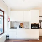 Almada 516 - Lively Studio By Lovelystay