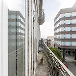 Bonjardim Studio W/ Balcony By Lovelystay