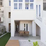 Brito Capelo Apartment