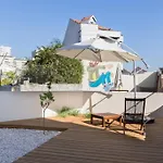 Brito Capelo Apartment