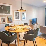 Stylish Studio W/ Ac & Balcony By Lovelystay