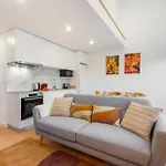 Whome Riverside View Premium Apartment W/ Ac & Terrace