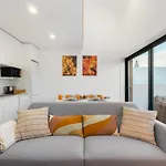 Whome Riverside View Premium Apartment W/ Ac & Terrace