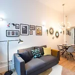 Elegant & Bright Flat By Lovelystay