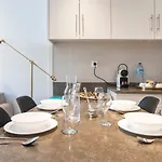 Lovelystay - Urban Cottage