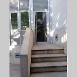 Lazaro Apartment