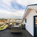 Whome Riverside View Premium Apartment W/ Ac & Terrace