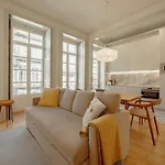 Downtown Deluxe Duplex By Homing