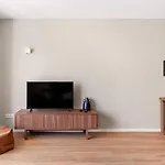 Joivy Stunning 2-Br Flat With Balcony In Porto