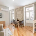 Host Wise - Enchanting Design Flat - Premium Location