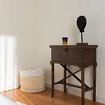 Luxurious Townhome With River View By Lovelystay