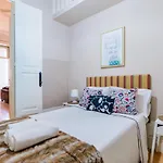 Marques 191 - Classy Modern Flat With Garden