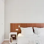 Hopstays Oporto Bridges - Downtown Apartment