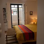 Spacious Studio W/ Balcony & Ac By Lovelystay